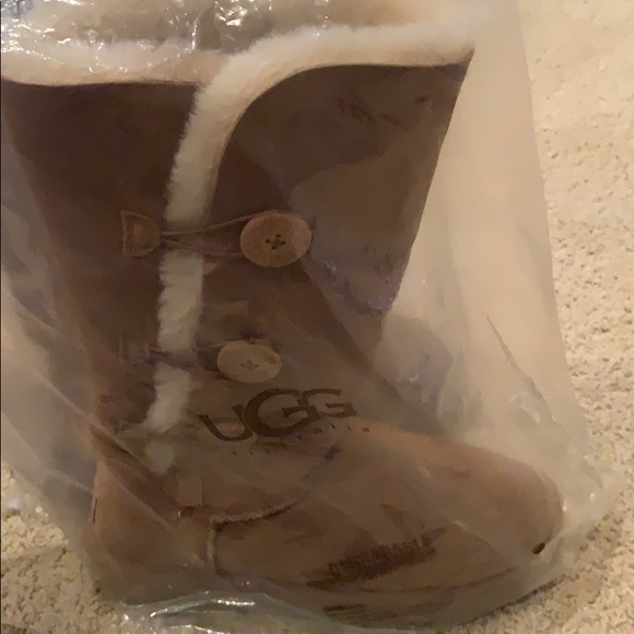 UGG boots tall with Bailey buttons size 10 - Picture 9 of 9